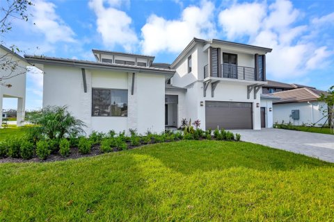 House in Cooper City, Florida 6 bedrooms, 536.98 sq.m. № 1942325 - photo 2