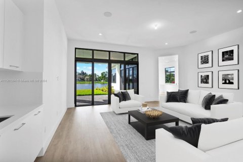 House in Cooper City, Florida 6 bedrooms, 536.98 sq.m. № 1942325 - photo 9