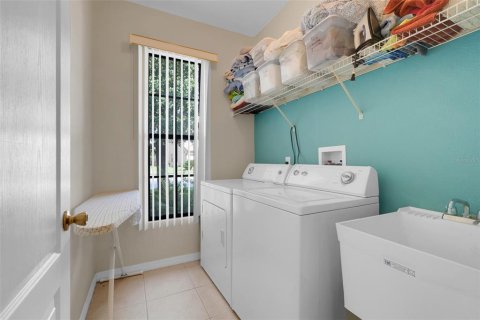 Casa en venta en Kissimmee, Florida, 5 dormitorios, 329.43 m2 № 1918666 - foto 18