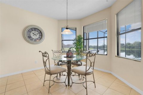Casa en venta en Kissimmee, Florida, 5 dormitorios, 329.43 m2 № 1918666 - foto 23