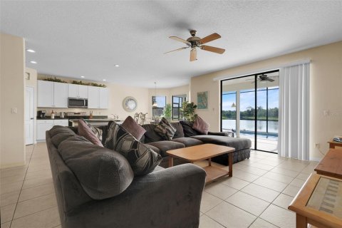 Casa en venta en Kissimmee, Florida, 5 dormitorios, 329.43 m2 № 1918666 - foto 17