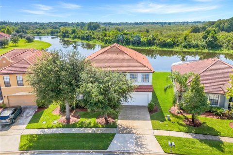Casa en venta en Kissimmee, Florida, 5 dormitorios, 329.43 m2 № 1918666 - foto 2