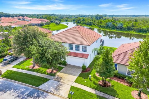 Casa en venta en Kissimmee, Florida, 5 dormitorios, 329.43 m2 № 1918666 - foto 1