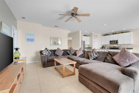 Casa en venta en Kissimmee, Florida, 5 dormitorios, 329.43 m2 № 1918666 - foto 16