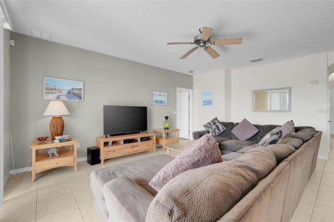 Casa en venta en Kissimmee, Florida, 5 dormitorios, 329.43 m2 № 1918666 - foto 15