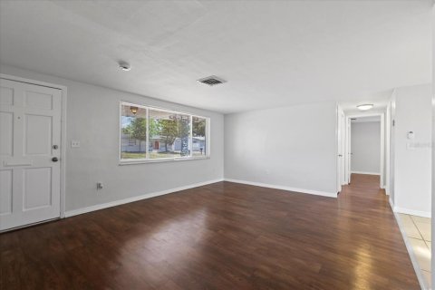 House in Port Richey, Florida 2 bedrooms, 104.79 sq.m. № 1781295 - photo 4