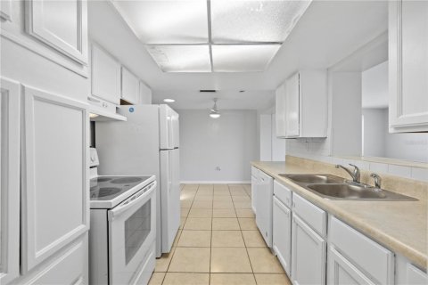 House in Port Richey, Florida 2 bedrooms, 104.79 sq.m. № 1781295 - photo 2