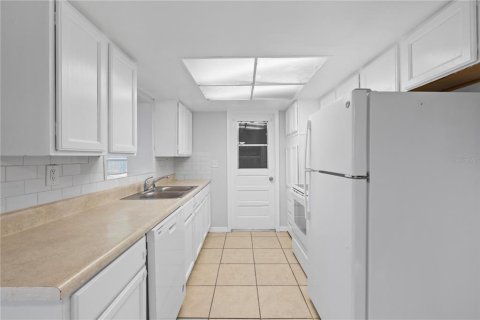 House in Port Richey, Florida 2 bedrooms, 104.79 sq.m. № 1781295 - photo 21