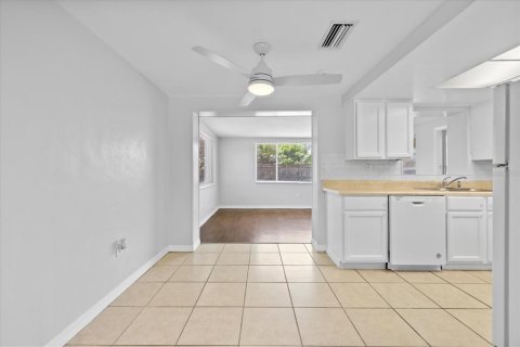 House in Port Richey, Florida 2 bedrooms, 104.79 sq.m. № 1781295 - photo 15