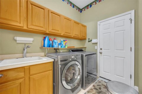 Casa en venta en Apopka, Florida, 5 dormitorios, 319.96 m2 № 2151834 - foto 18