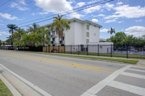 Copropriété à louer à Miami, Floride: 35.77 m2 № 1958556 - photo 2