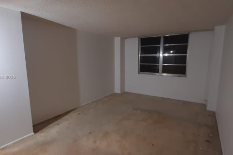 Condominio en venta en Sunny Isles Beach, Florida, 2 dormitorios, 100.98 m2 № 1862486 - foto 25
