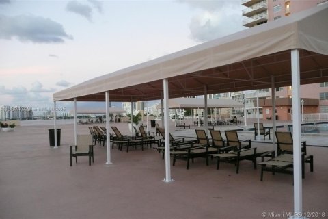 Condominio en venta en Sunny Isles Beach, Florida, 2 dormitorios, 100.98 m2 № 1862486 - foto 29