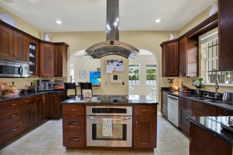 Casa en venta en Tampa, Florida, 5 dormitorios, 353.96 m2 № 2383543 - foto 4