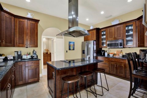 Casa en venta en Tampa, Florida, 5 dormitorios, 353.96 m2 № 2383543 - foto 7