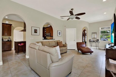Casa en venta en Tampa, Florida, 5 dormitorios, 353.96 m2 № 2383543 - foto 12