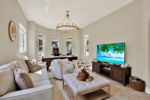 Casa en venta en Tampa, Florida, 5 dormitorios, 353.96 m2 № 2383543 - foto 2