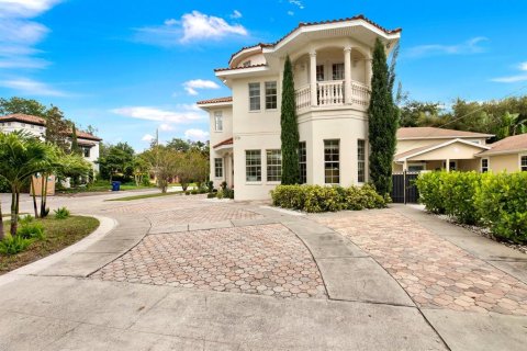 Casa en venta en Tampa, Florida, 5 dormitorios, 353.96 m2 № 2383543 - foto 24