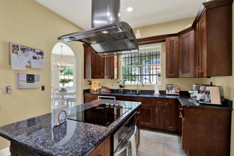 Casa en venta en Tampa, Florida, 5 dormitorios, 353.96 m2 № 2383543 - foto 6
