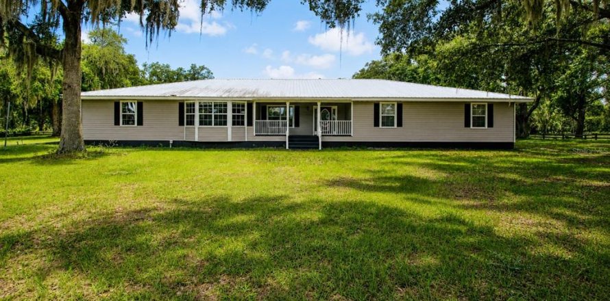 House in Cross City, Florida 4 bedrooms, 256.41 sq.m. № 2156942