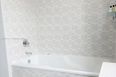 Copropriété à vendre à Doral, Floride: 1 chambre, 99.41 m2 № 2050653 - photo 12