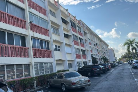 Copropriété à louer à Hallandale Beach, Floride: 2 chambres, 86.86 m2 № 1991170 - photo 17