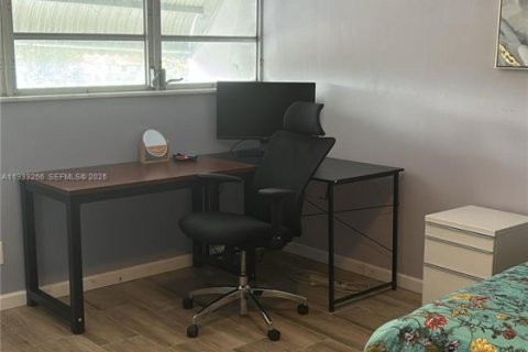 Copropriété à louer à Hallandale Beach, Floride: 2 chambres, 86.86 m2 № 1991170 - photo 10