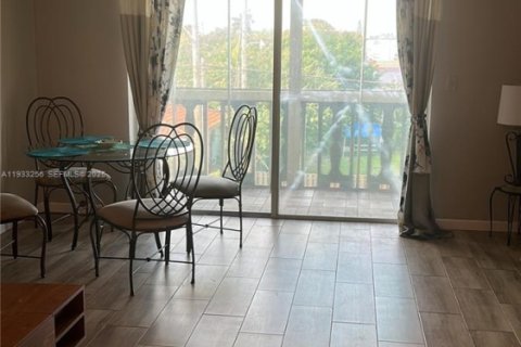 Copropriété à louer à Hallandale Beach, Floride: 2 chambres, 86.86 m2 № 1991170 - photo 4