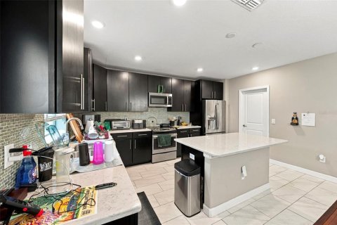Townhouse in Tampa, Florida 4 bedrooms, 234.67 sq.m. № 2418323 - photo 23