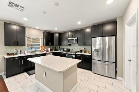 Townhouse in Tampa, Florida 4 bedrooms, 234.67 sq.m. № 2418323 - photo 24