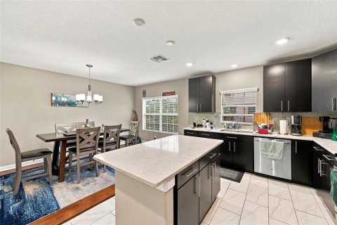 Townhouse in Tampa, Florida 4 bedrooms, 234.67 sq.m. № 2418323 - photo 25
