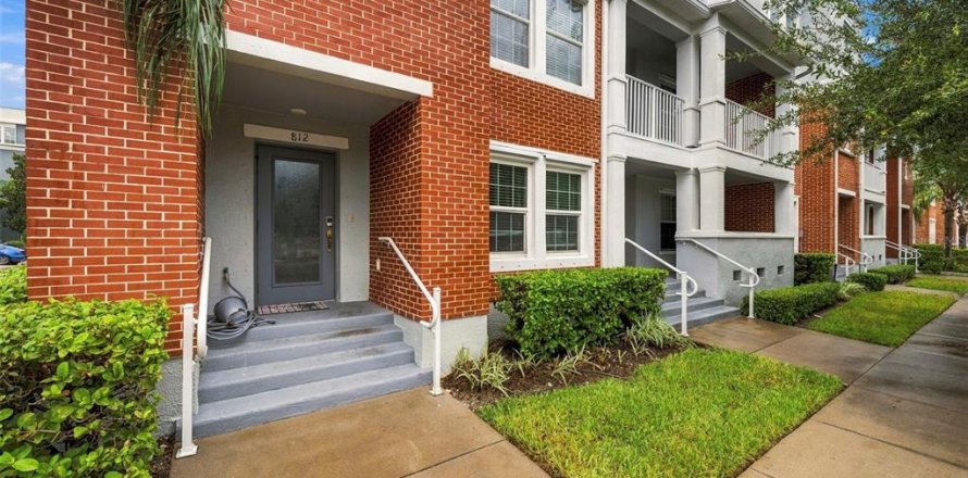Townhouse in Tampa, Florida 4 bedrooms, 234.67 sq.m. № 2418323