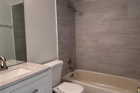 House in Orlando, Florida 2 bedrooms, 87.89 sq.m. № 2232251 - photo 9