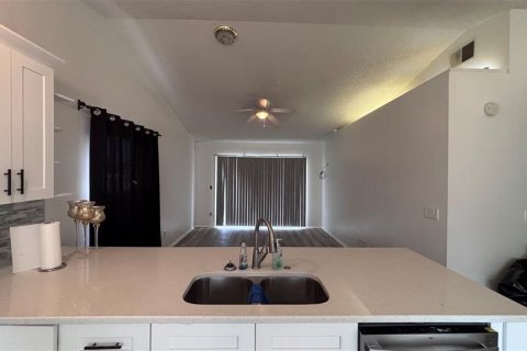 House in Orlando, Florida 2 bedrooms, 87.89 sq.m. № 2232251 - photo 6