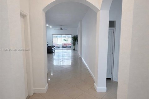 Casa en venta en Miami, Florida, 3 dormitorios, 139.54 m2 № 2008143 - foto 15