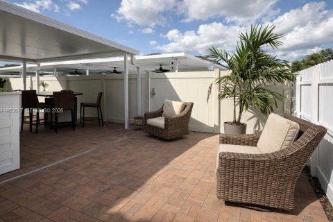 Casa en venta en Miami, Florida, 3 dormitorios, 139.54 m2 № 2008143 - foto 7