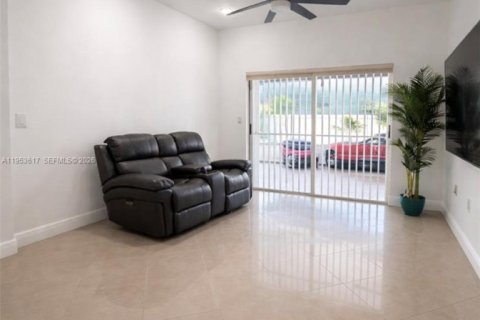 Casa en venta en Miami, Florida, 3 dormitorios, 139.54 m2 № 2008143 - foto 14