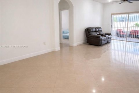 Casa en venta en Miami, Florida, 3 dormitorios, 139.54 m2 № 2008143 - foto 13