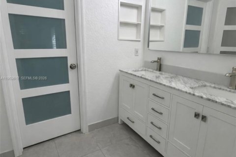 Casa en venta en Miami, Florida, 3 dormitorios, 139.54 m2 № 2008143 - foto 20