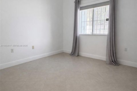 Casa en venta en Miami, Florida, 3 dormitorios, 139.54 m2 № 2008143 - foto 26
