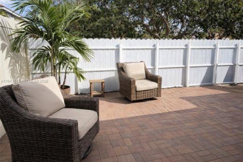 Casa en venta en Miami, Florida, 3 dormitorios, 139.54 m2 № 2008143 - foto 8