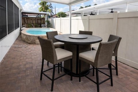 Casa en venta en Miami, Florida, 3 dormitorios, 139.54 m2 № 2008143 - foto 6