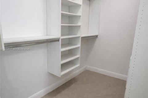 Casa en venta en Miami, Florida, 3 dormitorios, 139.54 m2 № 2008143 - foto 21