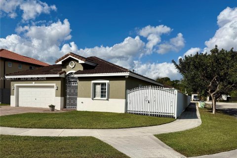 Casa en venta en Miami, Florida, 3 dormitorios, 139.54 m2 № 2008143 - foto 3