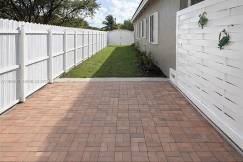 Casa en venta en Miami, Florida, 3 dormitorios, 139.54 m2 № 2008143 - foto 9