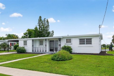 Casa en venta en Port Charlotte, Florida, 2 dormitorios, 115.29 m2 № 1912851 - foto 2