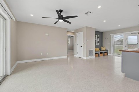Casa en venta en Port Charlotte, Florida, 2 dormitorios, 115.29 m2 № 1912851 - foto 11