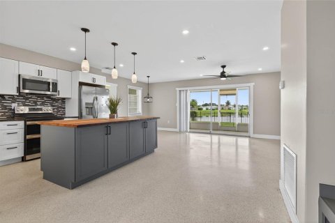 Casa en venta en Port Charlotte, Florida, 2 dormitorios, 115.29 m2 № 1912851 - foto 8
