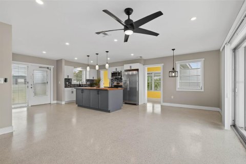 Casa en venta en Port Charlotte, Florida, 2 dormitorios, 115.29 m2 № 1912851 - foto 10
