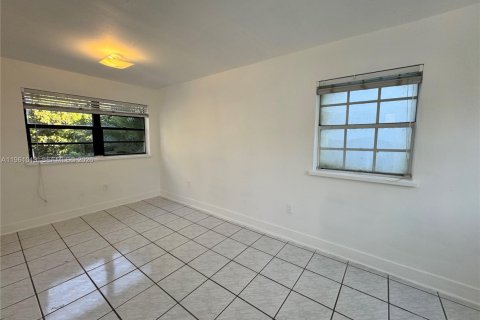 Propiedad comercial en venta en Miami, Florida, 120.96 m2 № 2021831 - foto 12